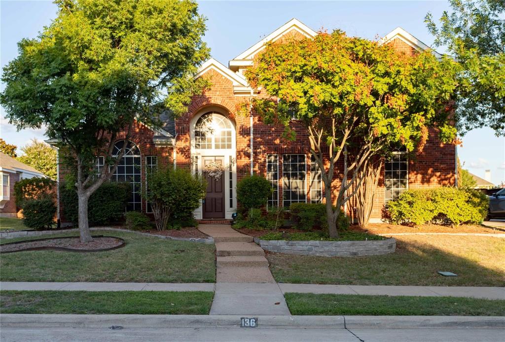 View of front of home featuring brick siding and a front lawn