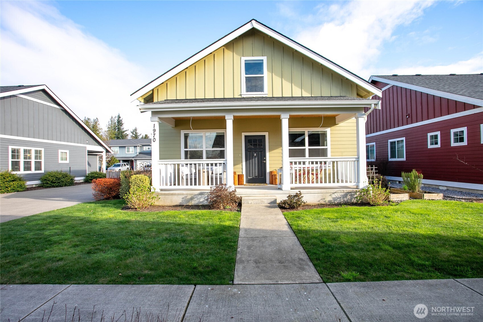 1970 North Prairie Lane Lynden, WA 98264 - Photo 2 of 40 front view of a house with a yard