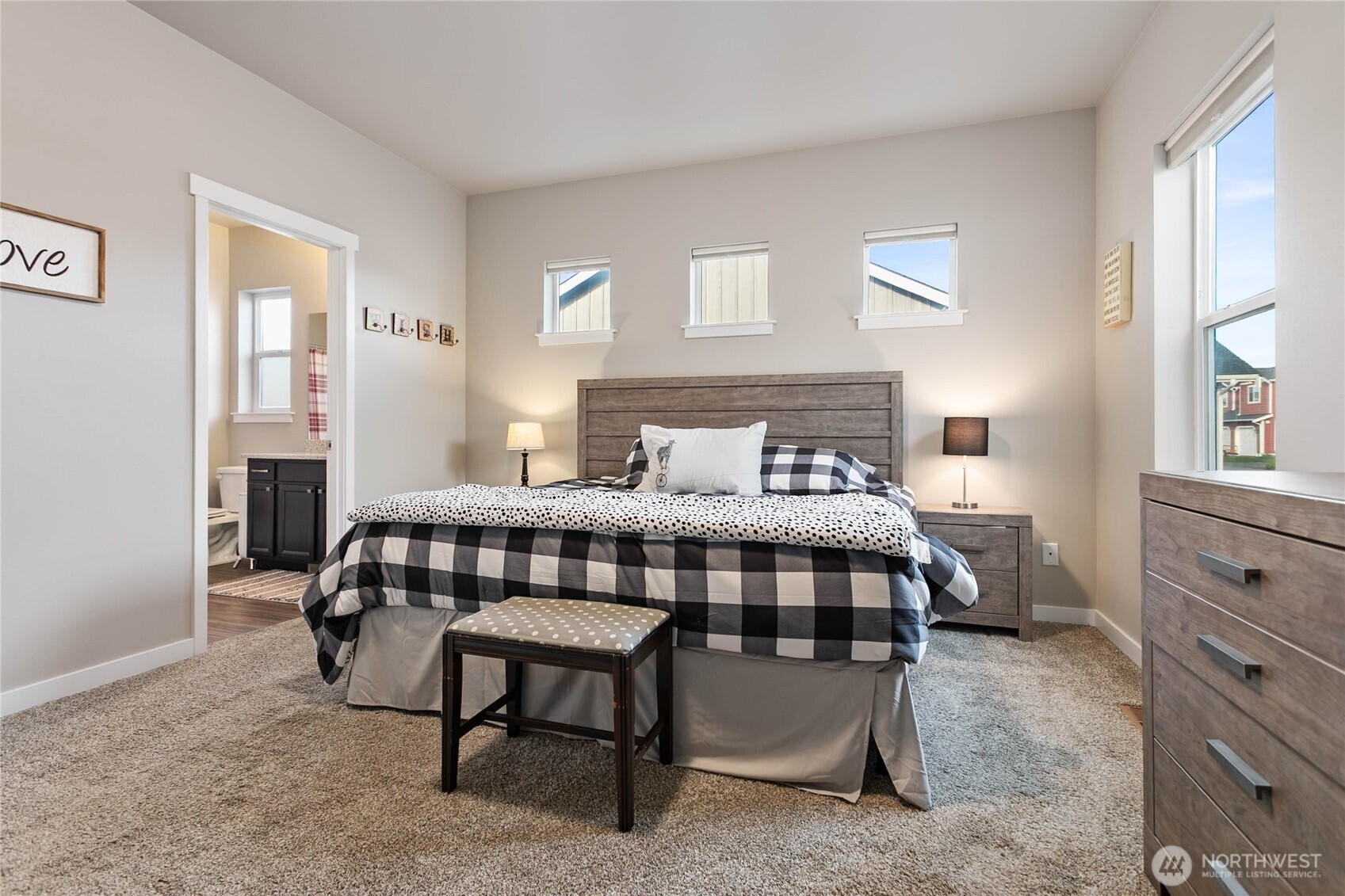 1970 North Prairie Lane Lynden, WA 98264 - Photo 23 of 40 a bedroom with a bed and a table