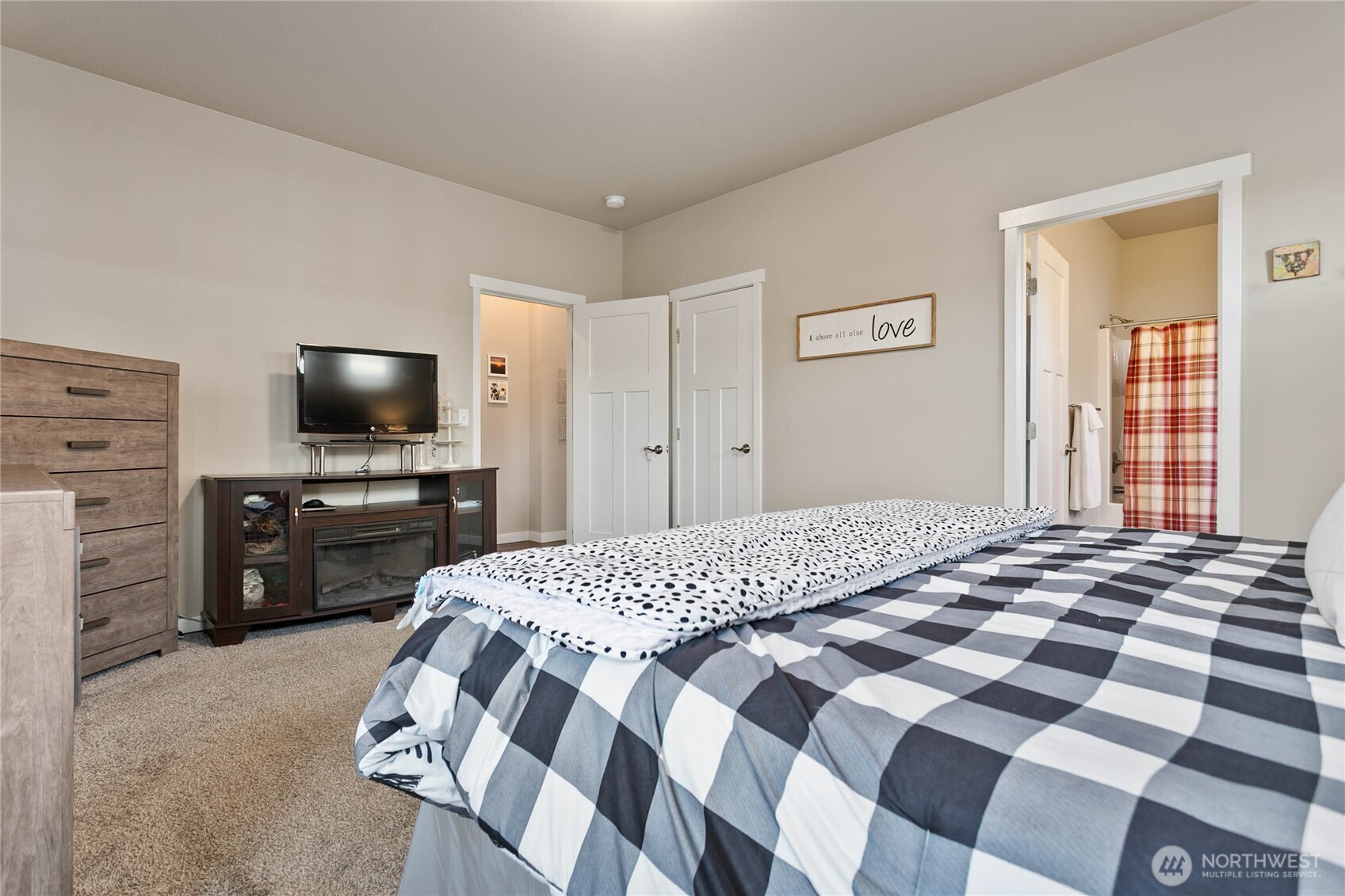 1970 North Prairie Lane Lynden, WA 98264 - Photo 24 of 40 a bedroom with a bed and a flat screen tv
