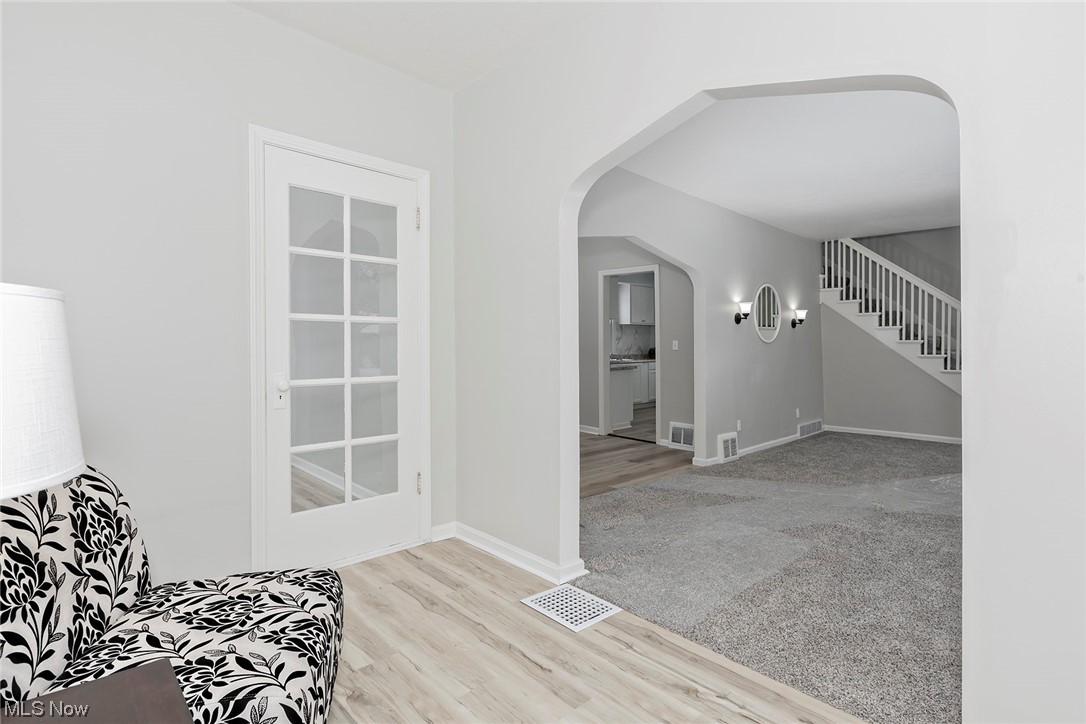 1515 Sunview Road Cleveland, OH 44124 - Photo 5 of 44