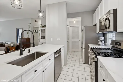 $459,000 | 303 West Scott Street, Unit 402, Chicago, IL 60610