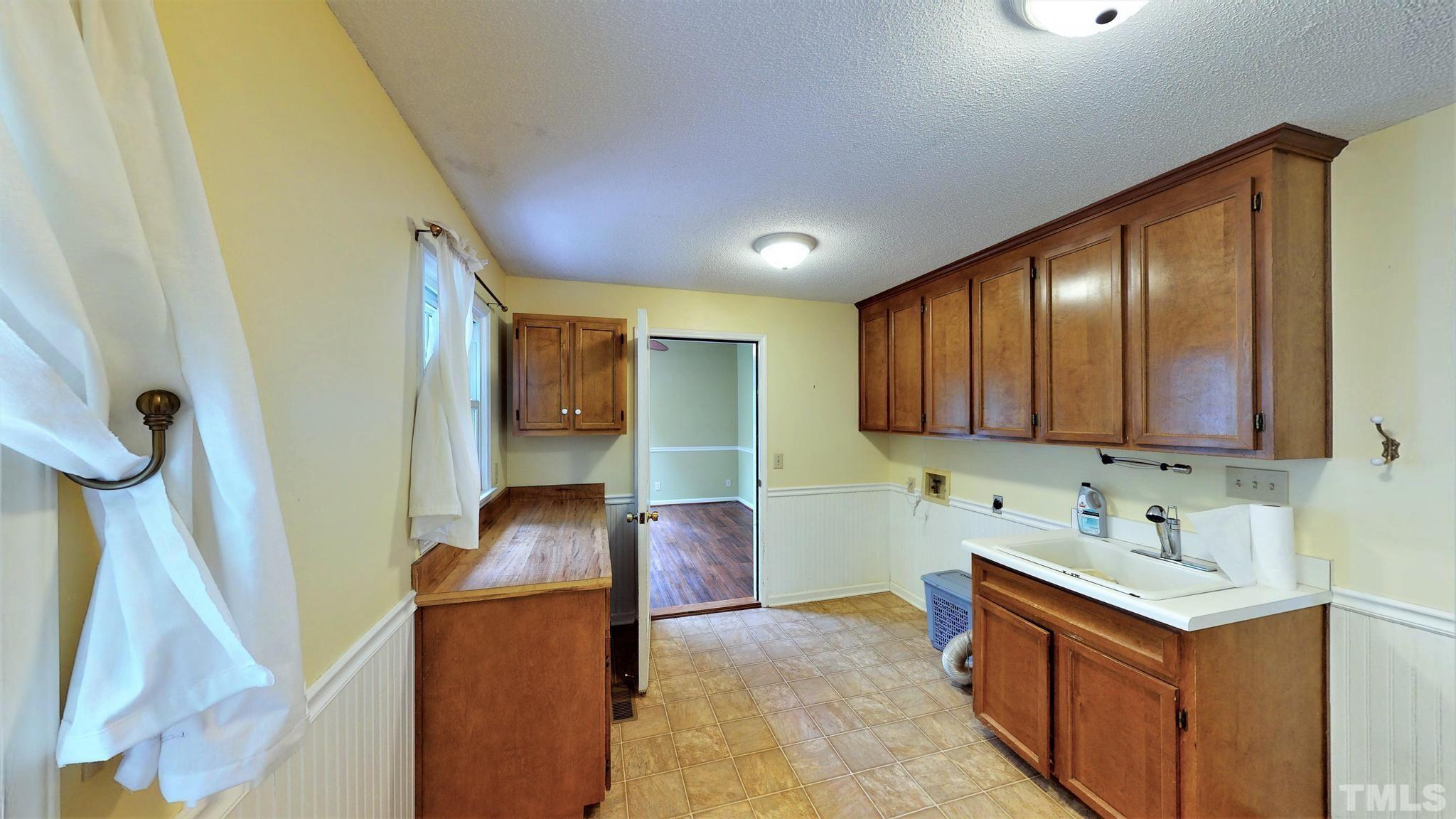 1496 Kerner Road Kernersville, NC 27284 - Photo 35 of 82 Laundry/Mudroom
