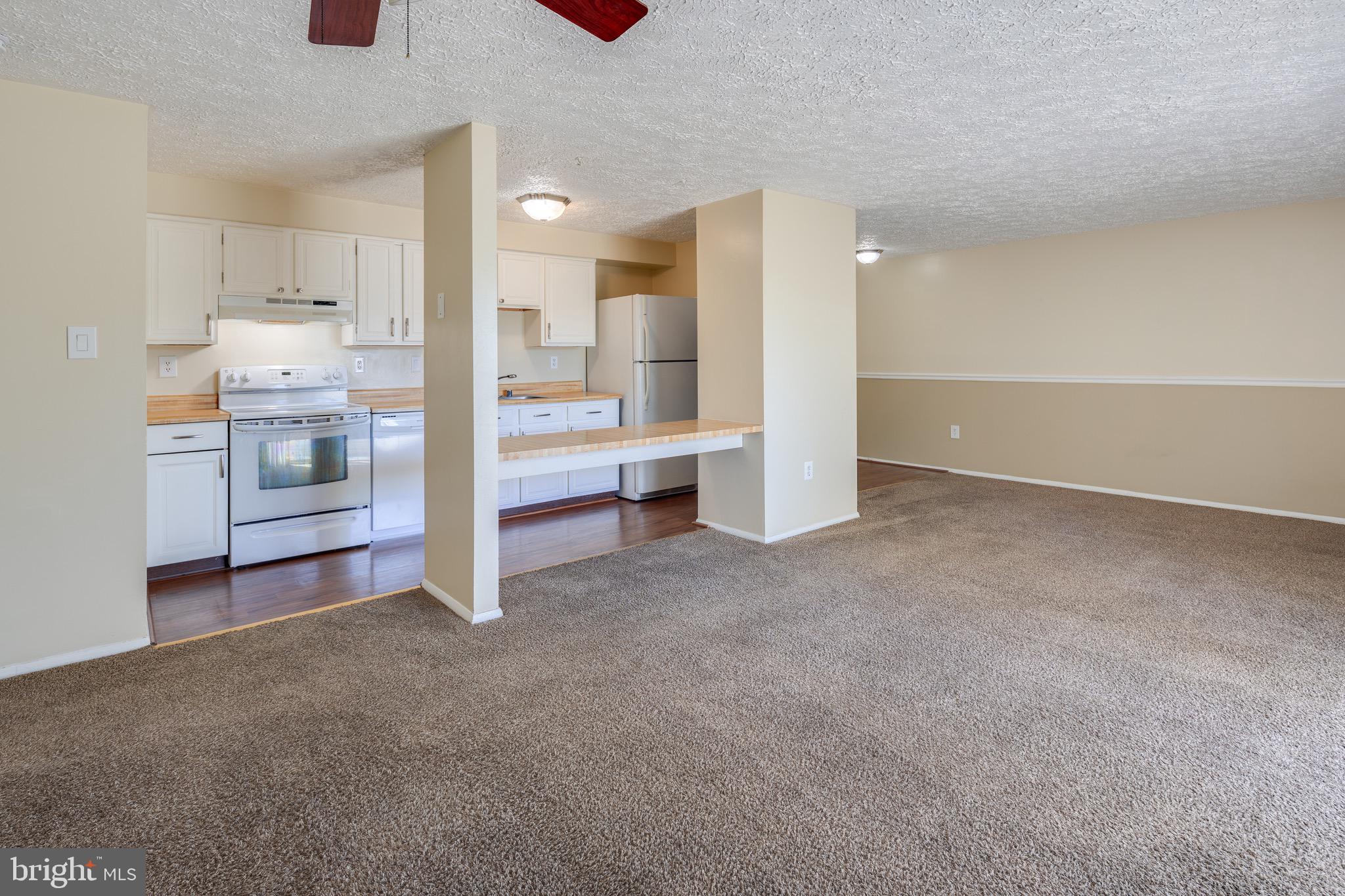19509 Gunners Branch Road, Unit 633 Germantown, MD 20876 - Photo 11 of 32 Kitchen/livingoom