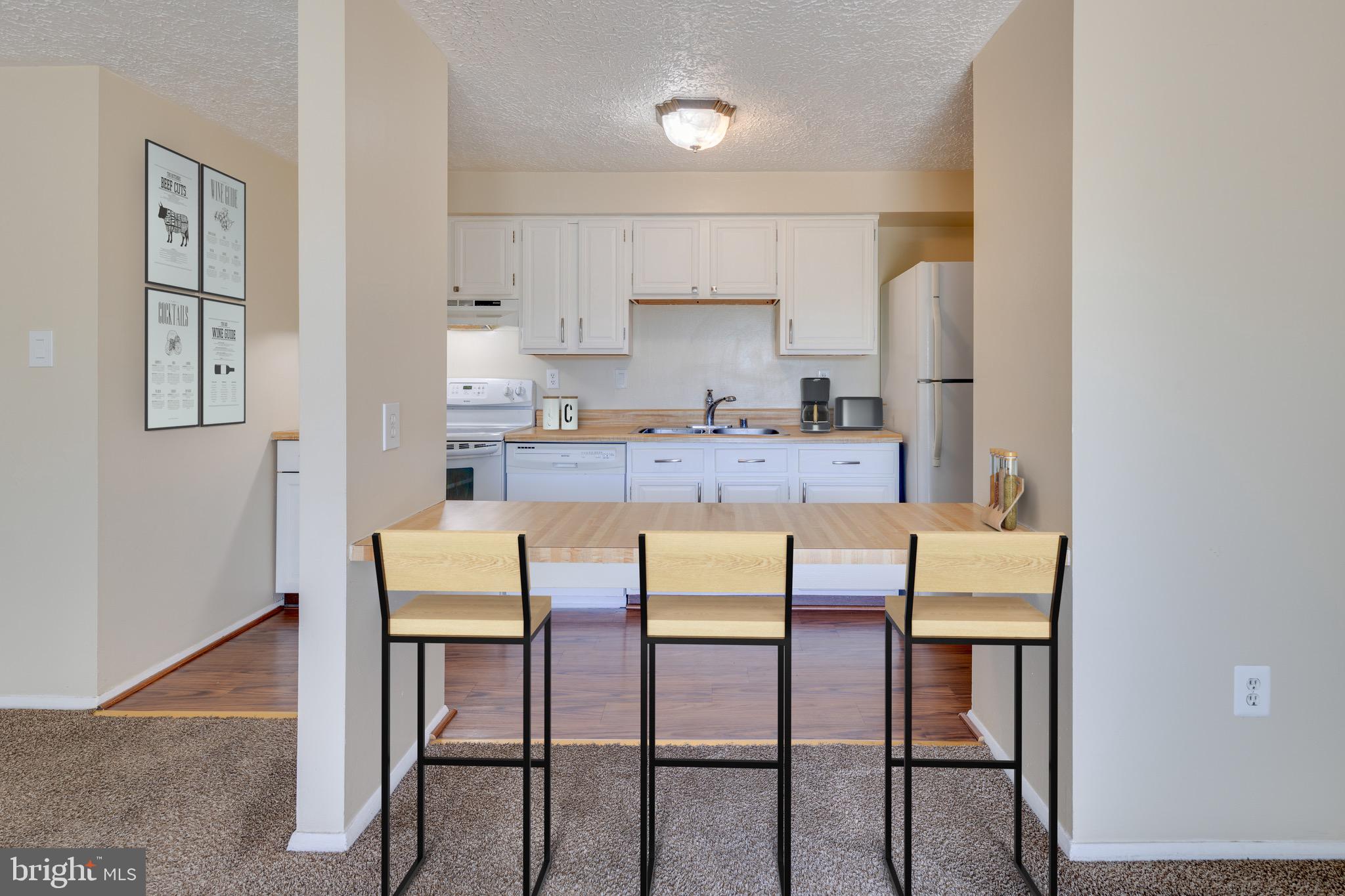 19509 Gunners Branch Road, Unit 633 Germantown, MD 20876 - Photo 5 of 32 Virtually Staged Breakfast bar