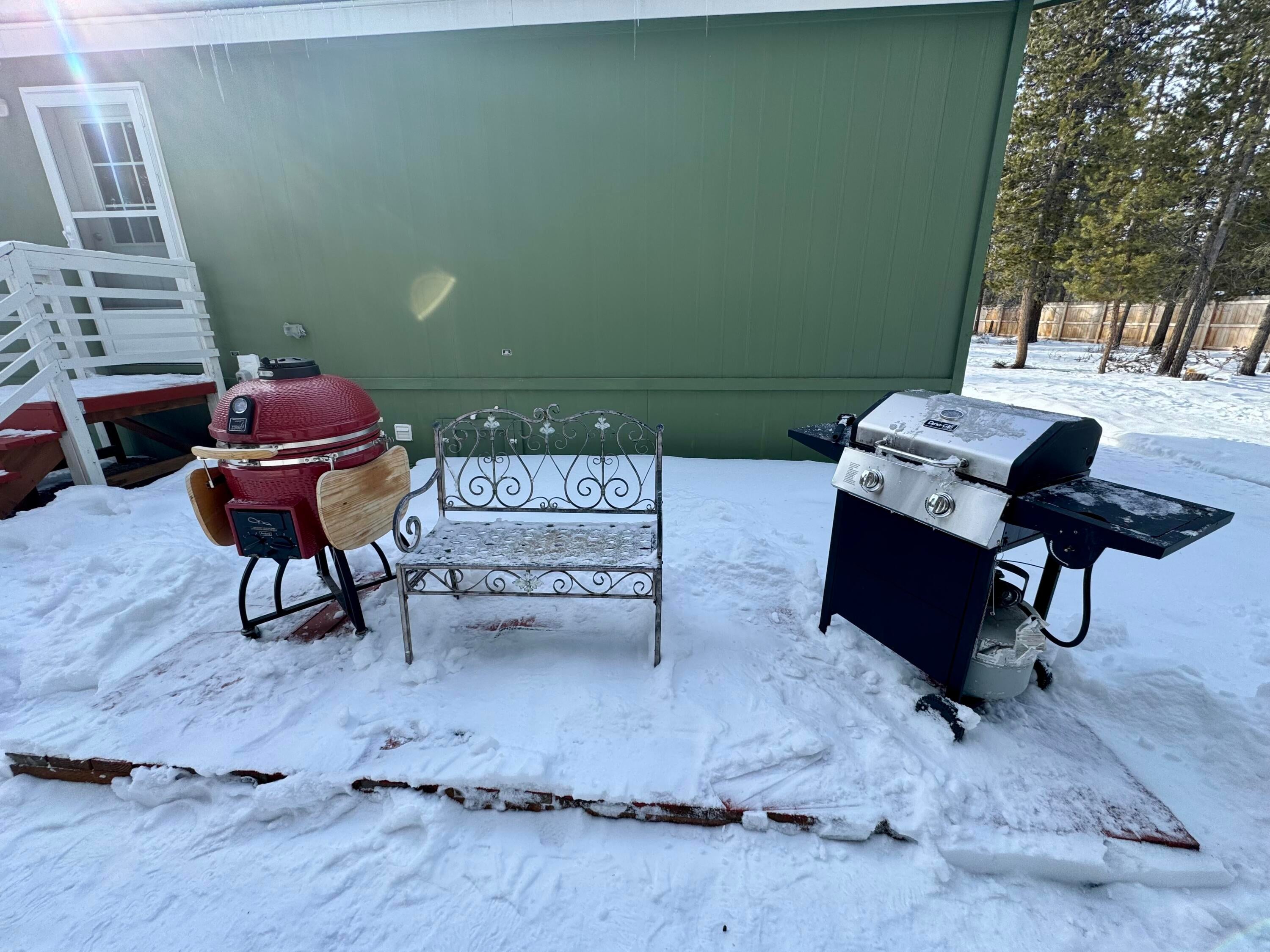 10215 Split Rail Road La Pine, OR 97739 - Photo 16 of 18 BBQ's