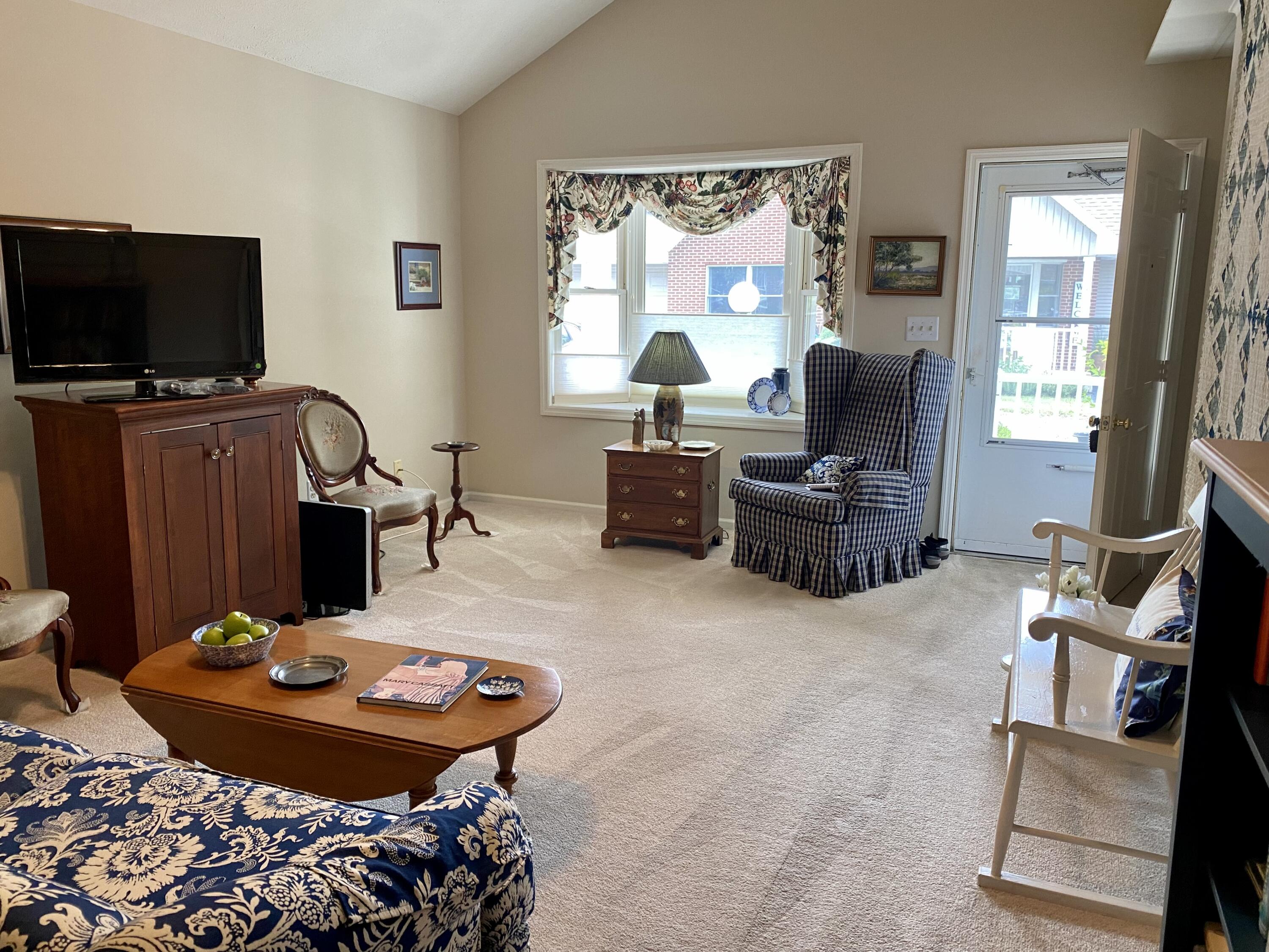 478 Ridgeview Circle East, Unit 6 Springfield, OH 45504 - Photo 3 of 22