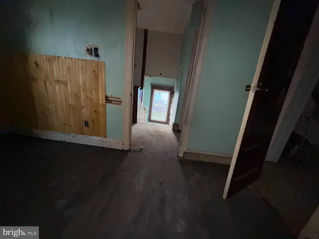 a view of entryway with a rug