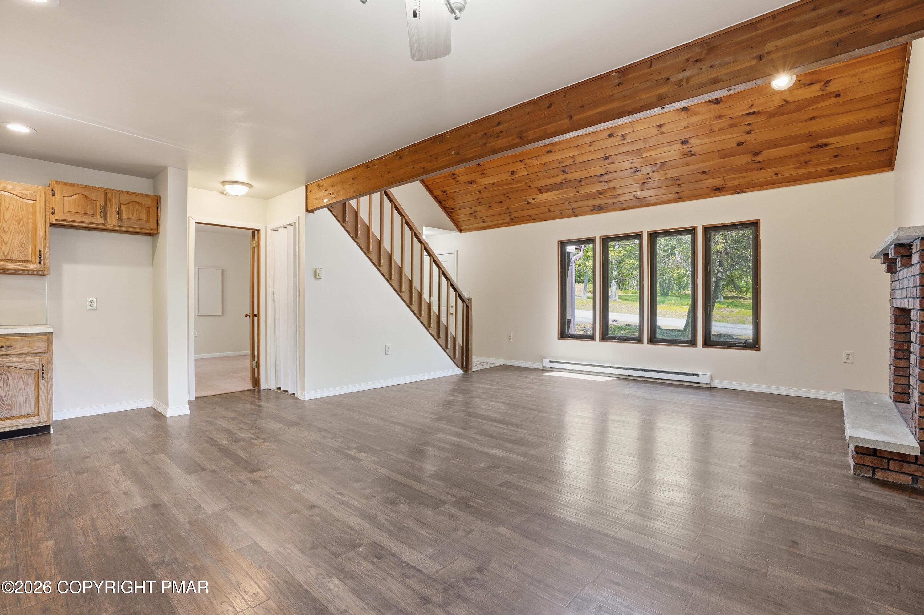 107 Morris Place Bushkill, PA 18324 - Photo 16 of 52 Living Room