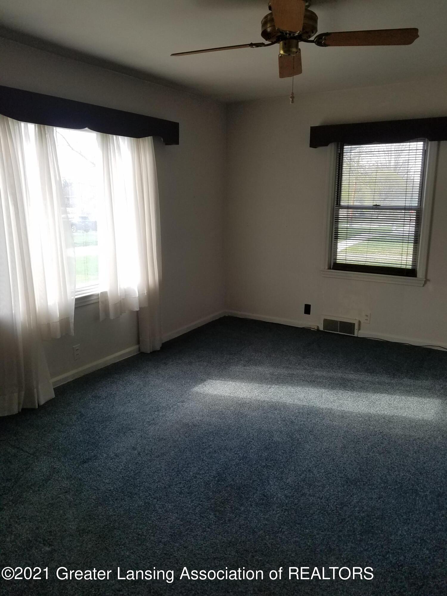 3907 Ruth Avenue Lansing, MI 48910 - Photo 5 of 13 20210421_171217