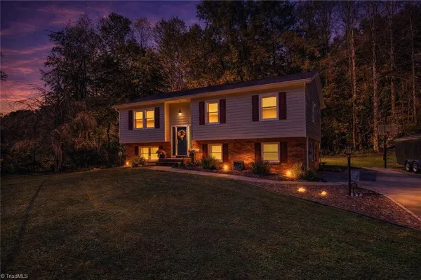 $299,999 | 328 Country Club Road, Wilkesboro, NC 28697