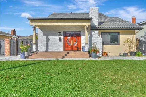 $1,675,000 | 5339 East Greenmeadow Road, Long Beach, CA 90808