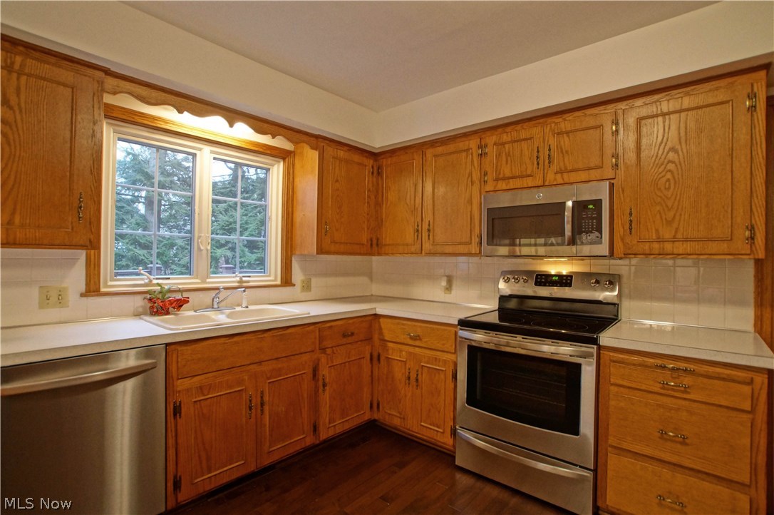 2853 Lee Road Silver Lake, OH 44224 - Photo 5 of 25 Gallery Image 5