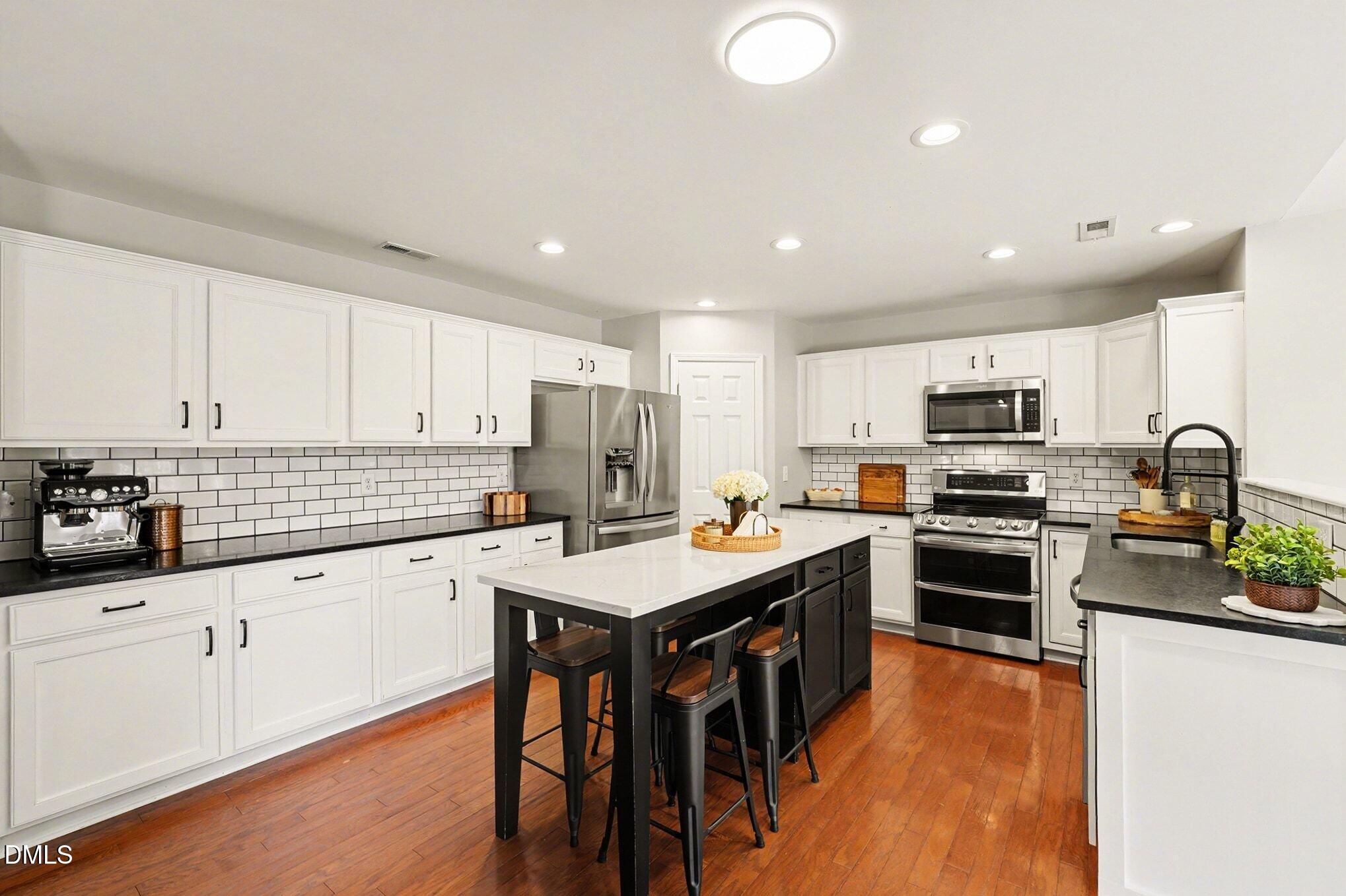 704 Stackhurst Way Wake Forest, NC 27587 - Photo 5 of 18 006_file_4072