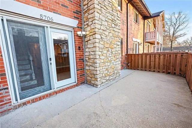 $215,000 | 5706 West 97th Street, Overland Park, KS 66207