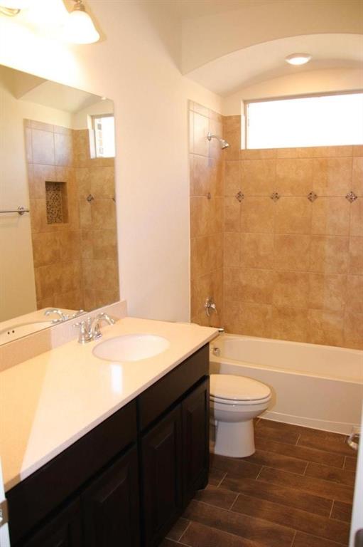 224 Gill Point Lane Aledo, TX 76008 - Photo 5 of 22 Hall full bath
