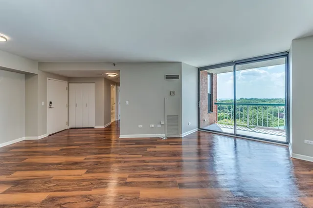 $3,065 | 1715 Chicago Avenue, Unit 907N, Evanston, IL 60201