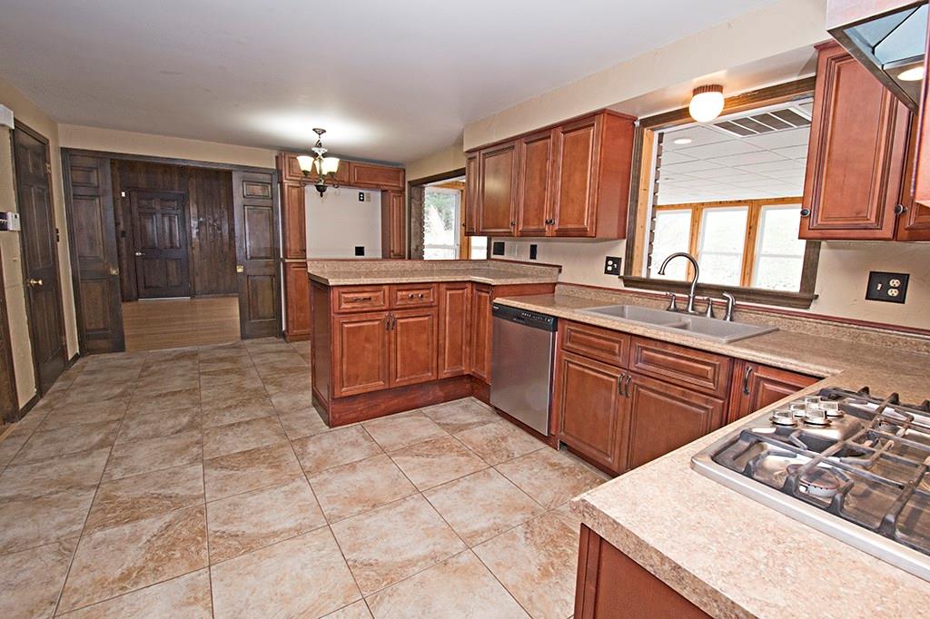 440 Markle Road Apollo, PA 15613 - Photo 12 of 25 Plenty of room for casual dining. The family room is through the pocket doors.