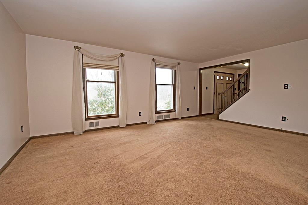 440 Markle Road Apollo, PA 15613 - Photo 7 of 25 Very spacious formal living room. Convenient double entry door.