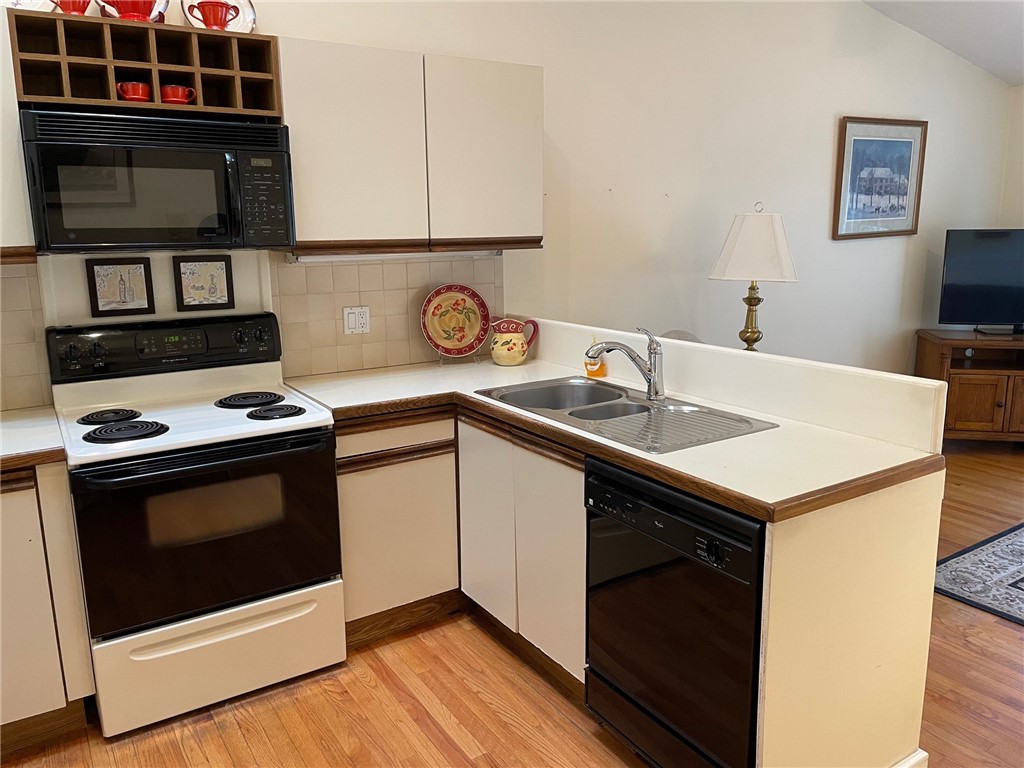 793 Williamsburg Circle Warwick, RI 02886 - Photo 4 of 30