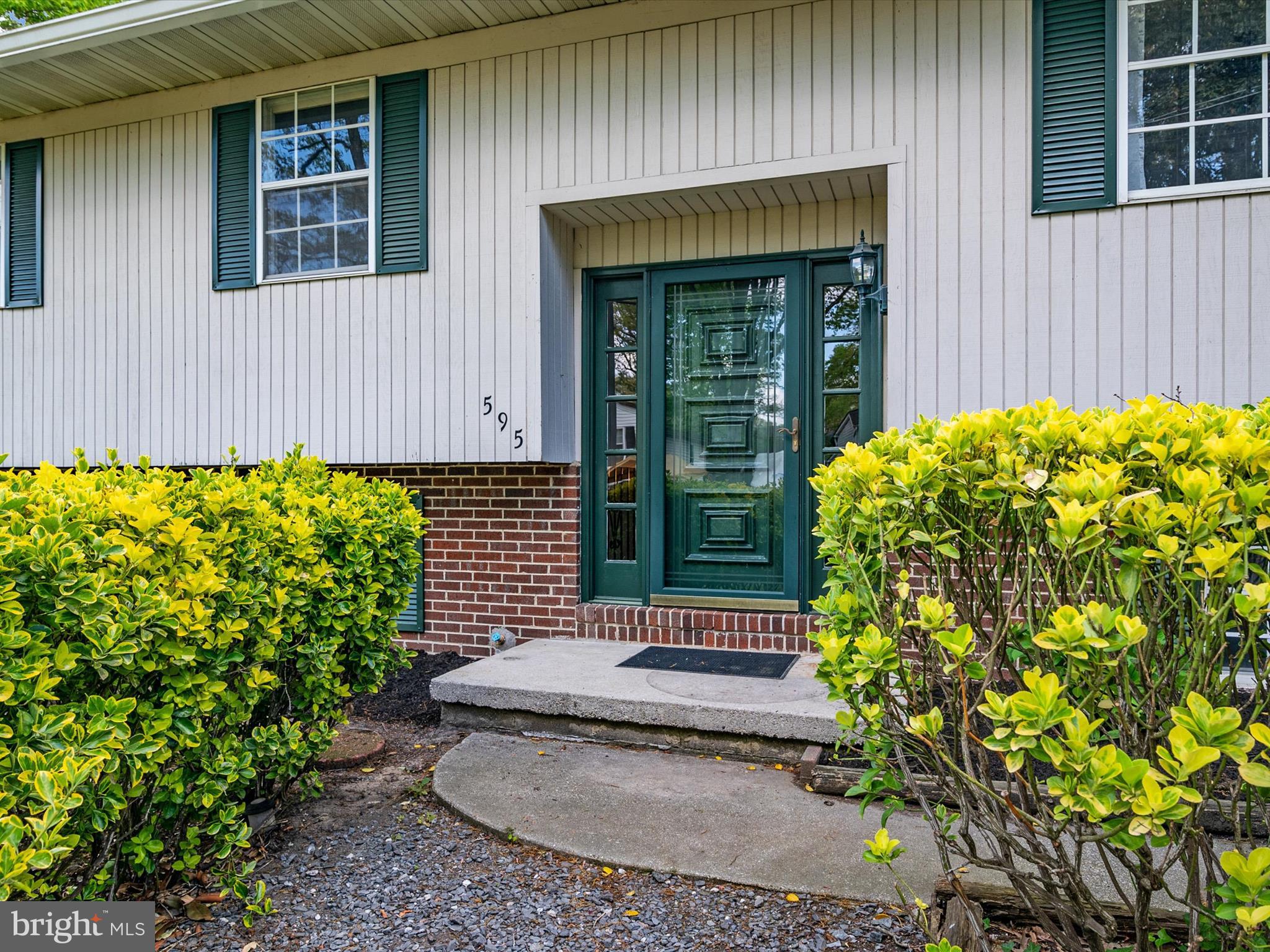 595 Park Road Severna Park, MD 21146 - Photo 4 of 43