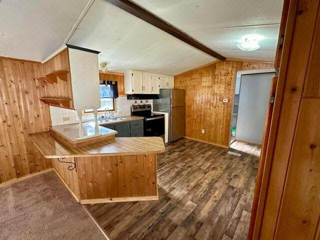 25 Wolf Pond Road Woolwich, ME 04579 - Photo 5 of 11 Additionnal view of kitchen