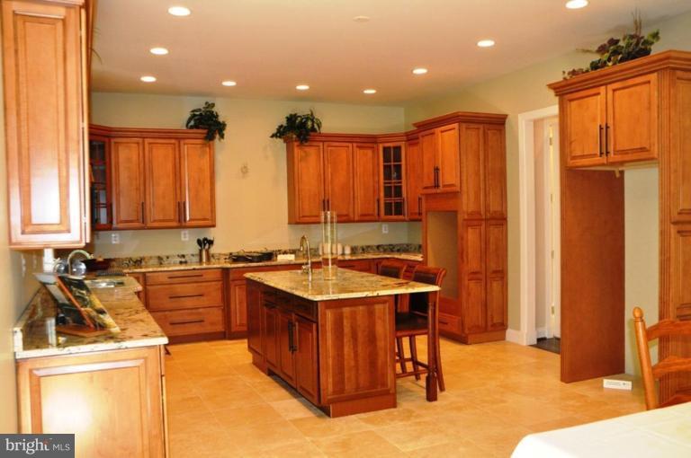 2534 Rambling Road Vienna, VA 22181 - Photo 13 of 26 Gourmet Kitchen