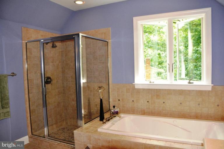 2534 Rambling Road Vienna, VA 22181 - Photo 17 of 26 Master Bath #2