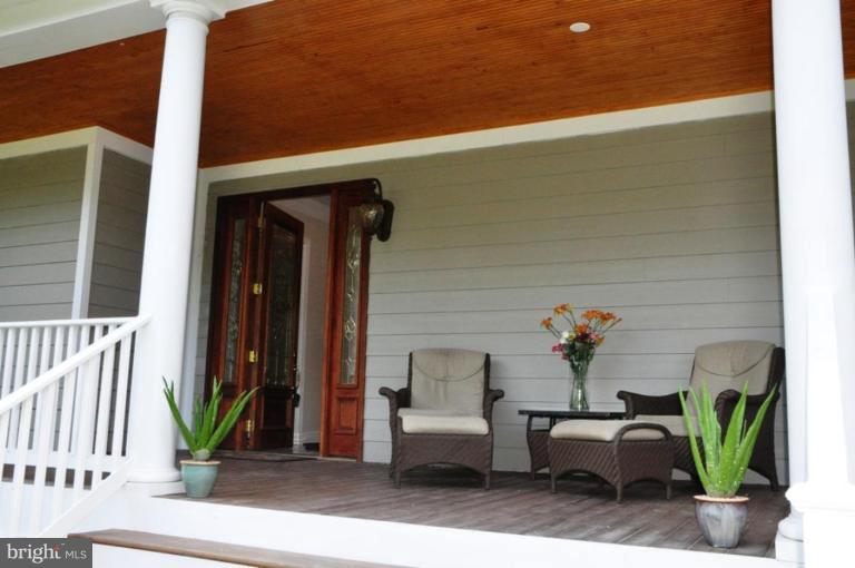 2534 Rambling Road Vienna, VA 22181 - Photo 21 of 26 Porch Entrance