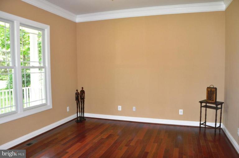 2534 Rambling Road Vienna, VA 22181 - Photo 23 of 26 Sitting Room