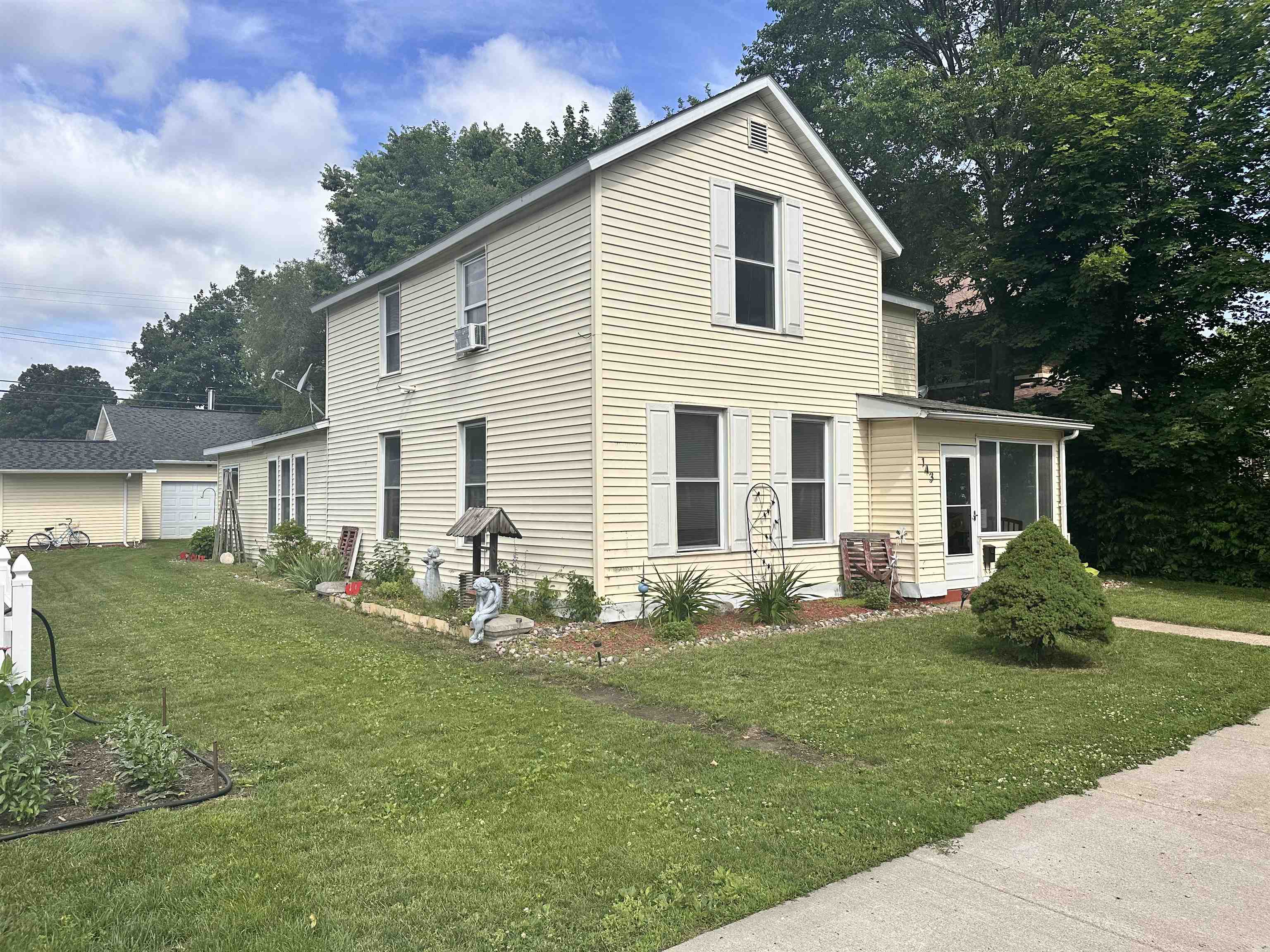 143 North Michigan Street Prairie du Chien, WI 53821 - Photo 2 of 25