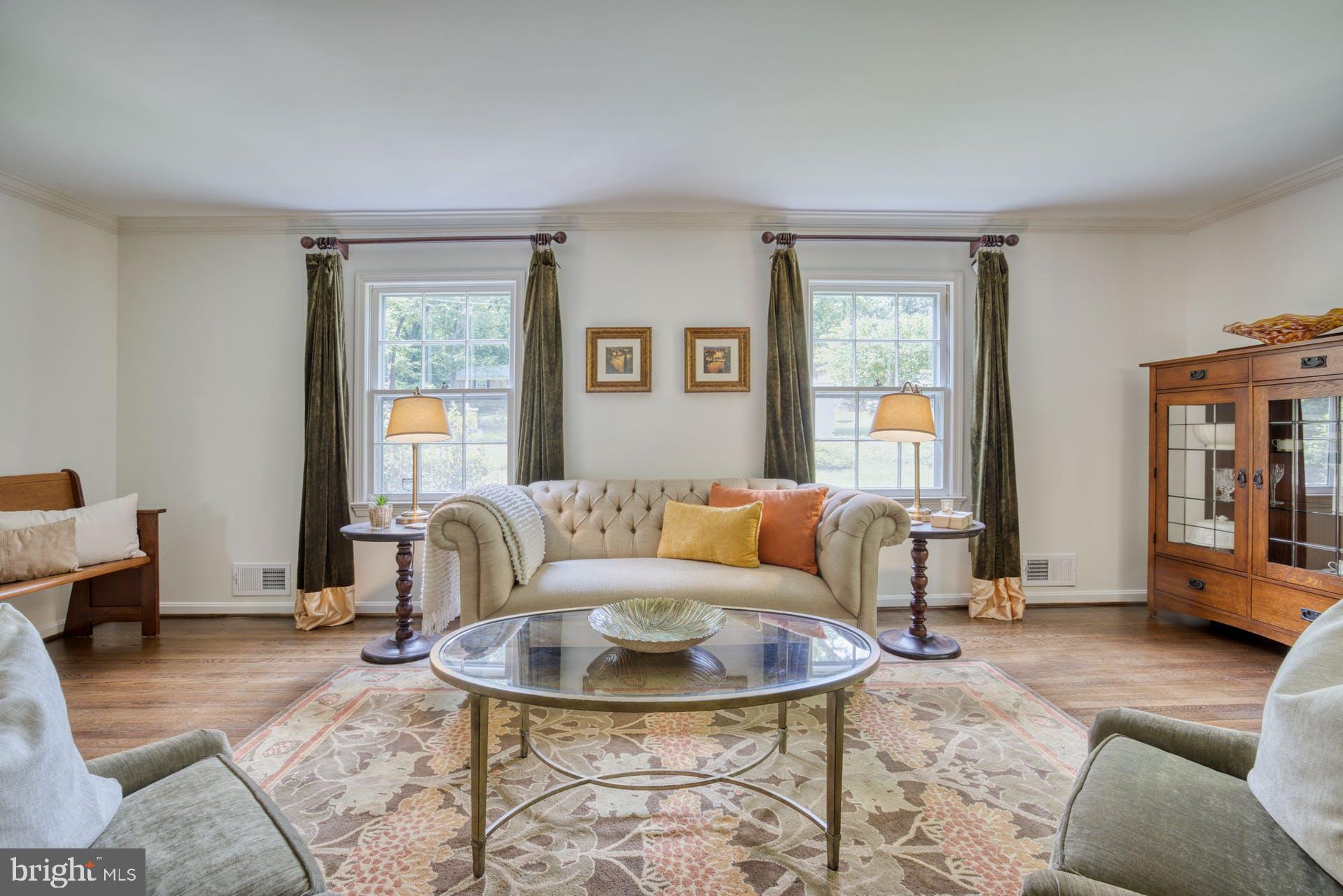 1629 Courtland Road Alexandria, VA 22306 - Photo 22 of 59 Living room