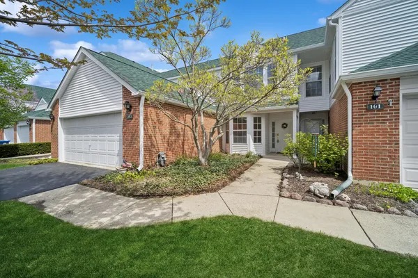 $375,000 | 103 Meadowbrook Lane, Lake Bluff, IL 60044