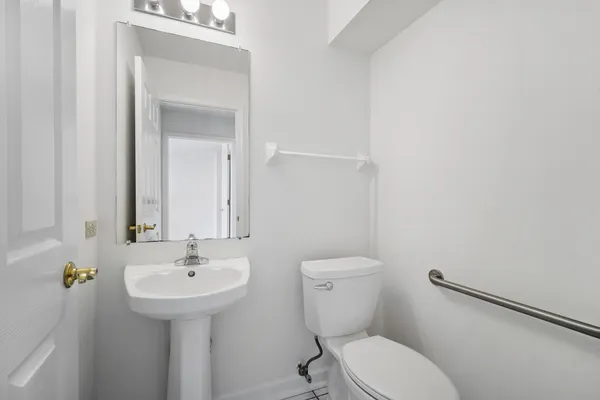 $375,000 | 103 Meadowbrook Lane, Lake Bluff, IL 60044