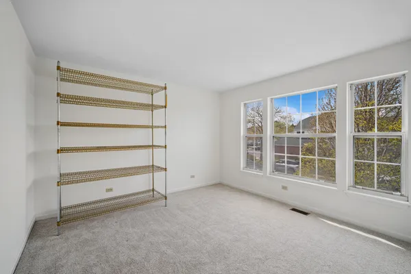 $375,000 | 103 Meadowbrook Lane, Lake Bluff, IL 60044