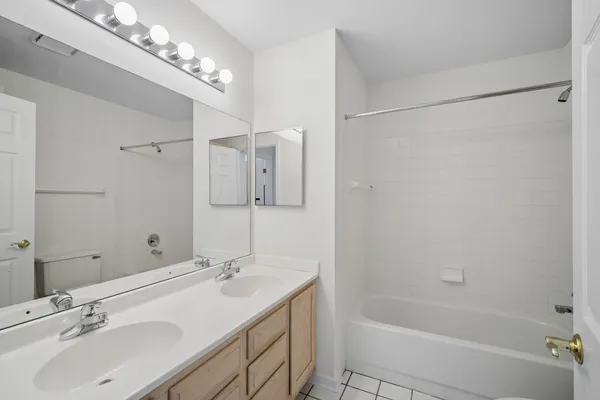 $375,000 | 103 Meadowbrook Lane, Lake Bluff, IL 60044