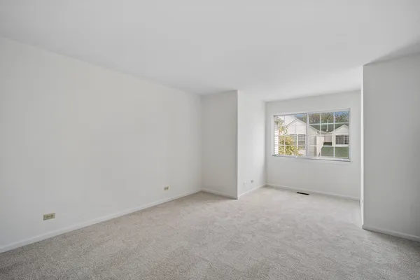 $375,000 | 103 Meadowbrook Lane, Lake Bluff, IL 60044