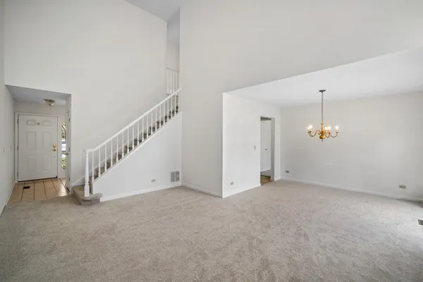 $375,000 | 103 Meadowbrook Lane, Lake Bluff, IL 60044
