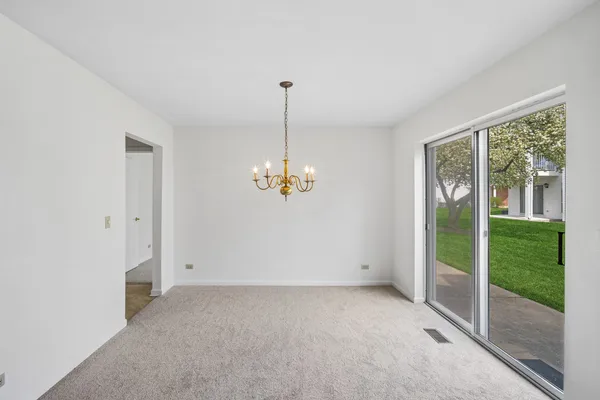 $375,000 | 103 Meadowbrook Lane, Lake Bluff, IL 60044