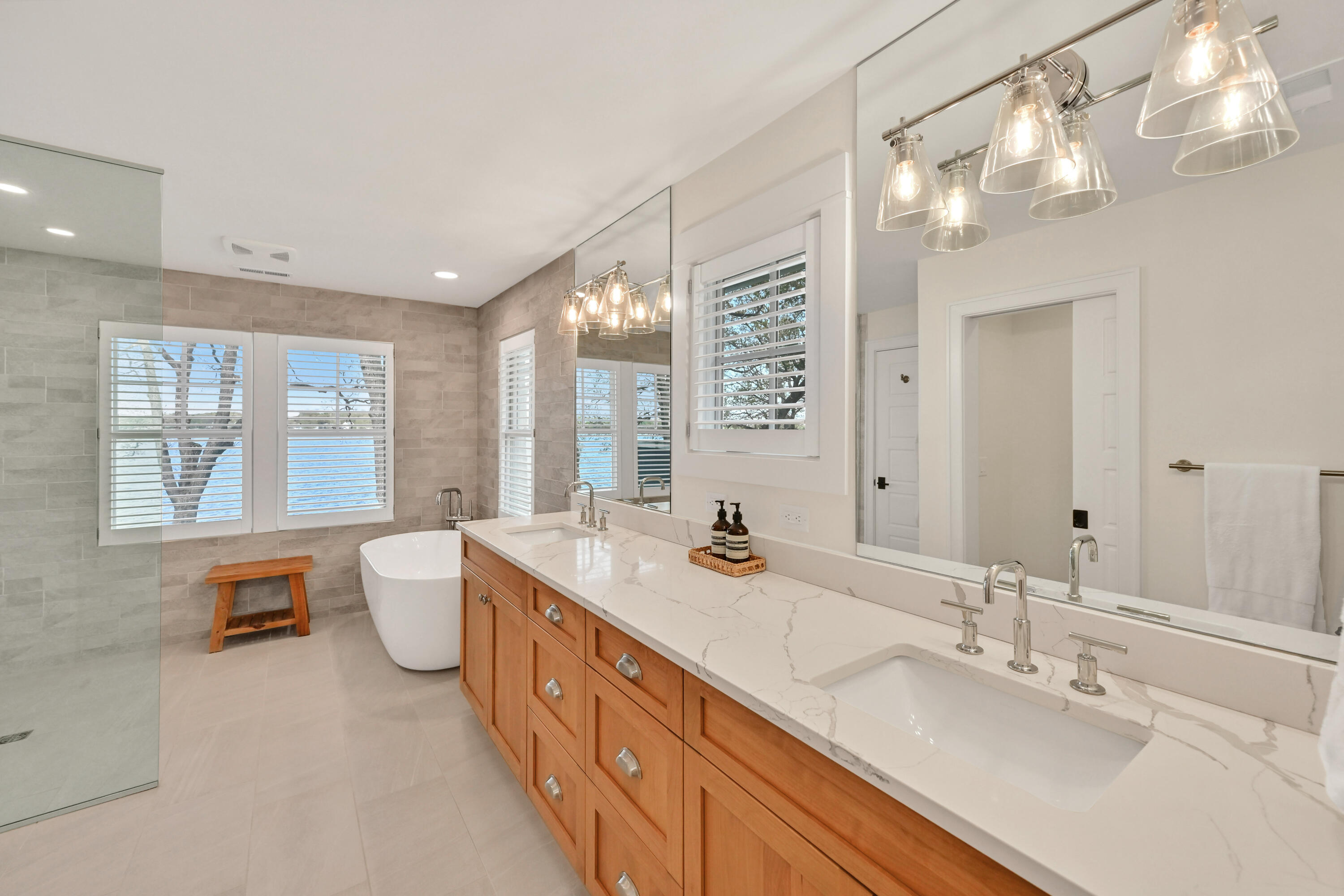 2601 South Shore Drive Delavan, WI 53115 - Photo 27 of 55 Luxurious Primary Bathroom