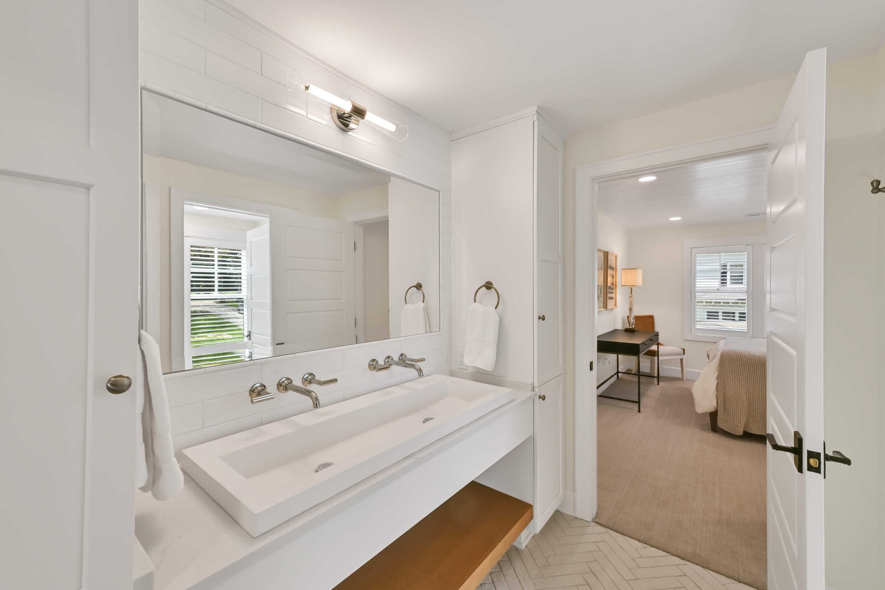 2601 South Shore Drive Delavan, WI 53115 - Photo 34 of 55 Elegant Jack-and-Jill Bath