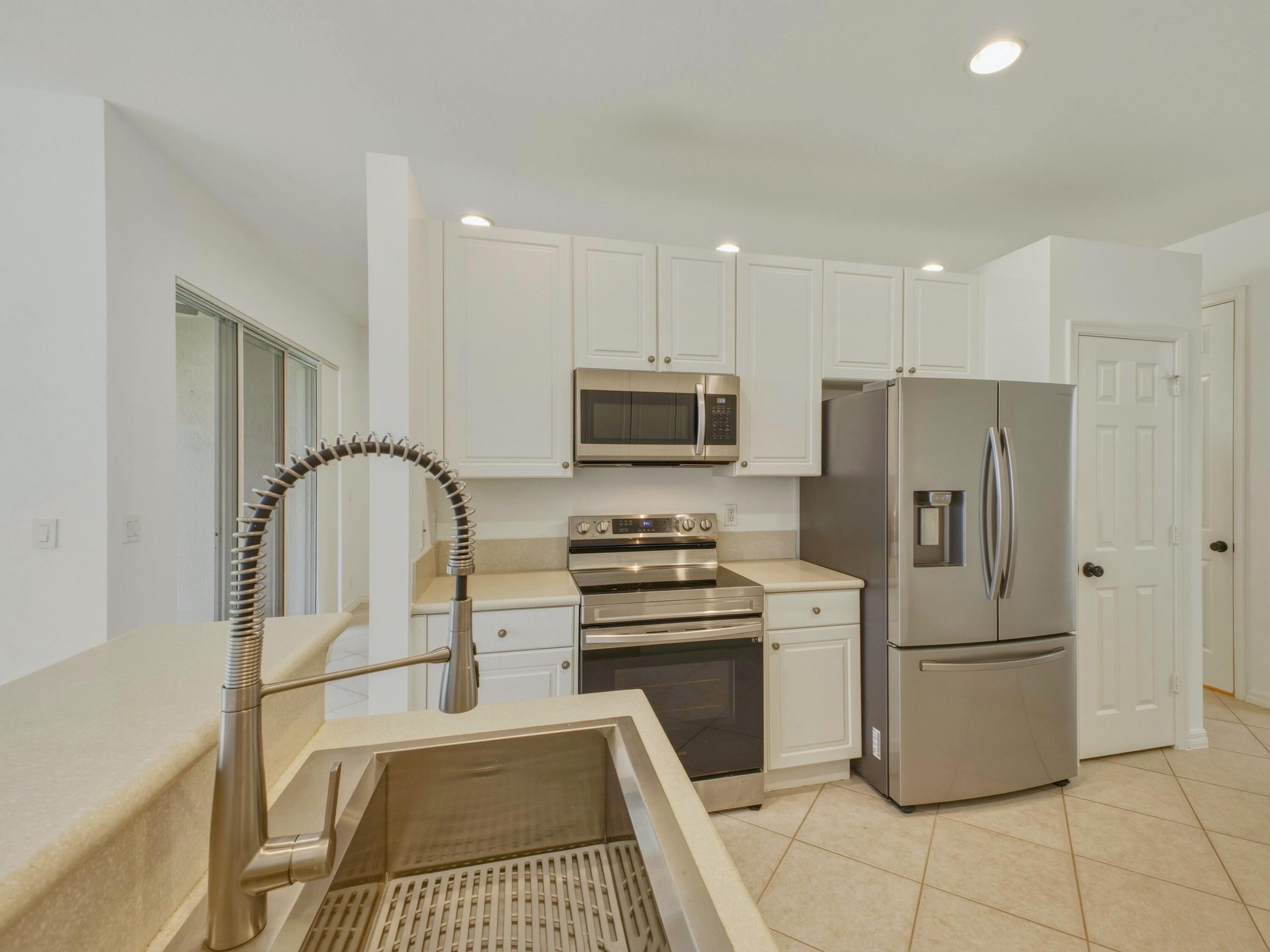 119 Lancaster Road Boynton Beach, FL 33426 - Photo 14 of 57 Kitchen