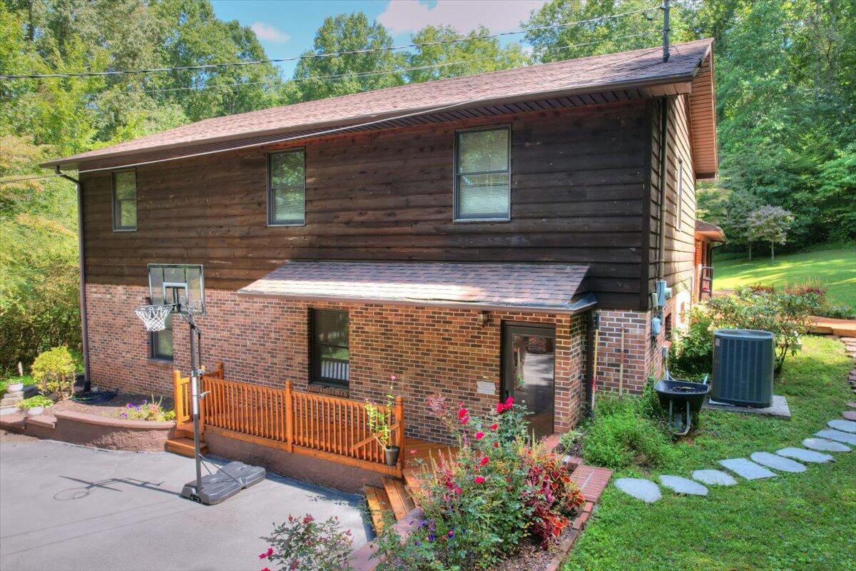 1267 Allison Road Piney Flats, TN 37686 - Photo 3 of 45 04-1267_Allison-3