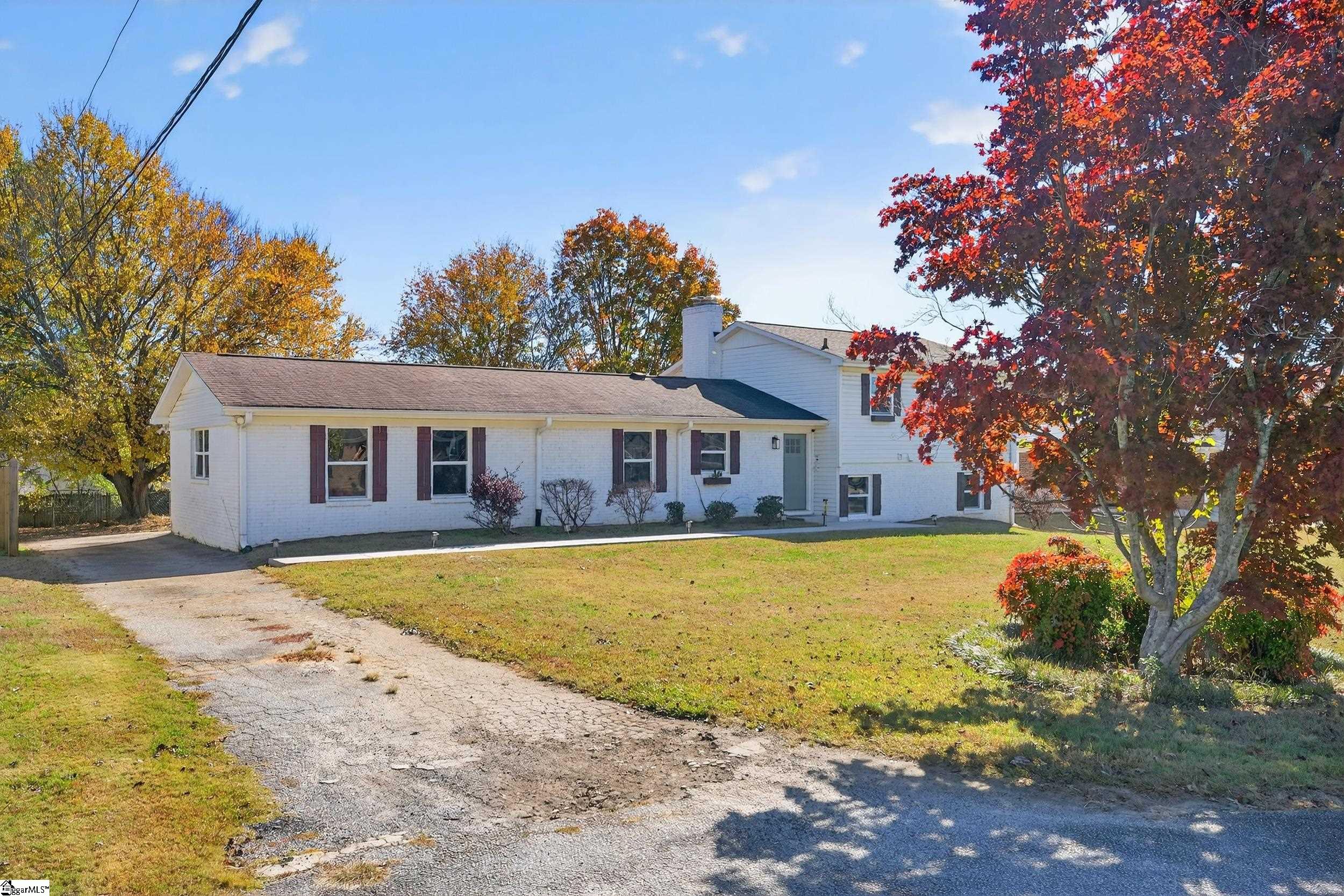 519 Longview Terrace Greer, SC 29650 - Photo 3 of 34