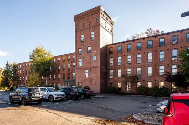 $2,000 | 156 Front Street, Unit 409, Exeter, NH 03833