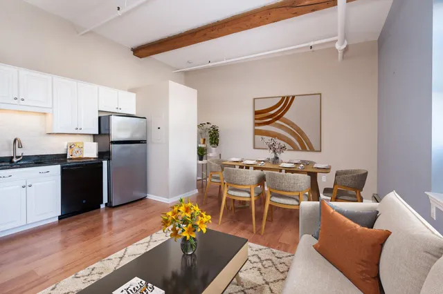 $2,000 | 156 Front Street, Unit 409, Exeter, NH 03833