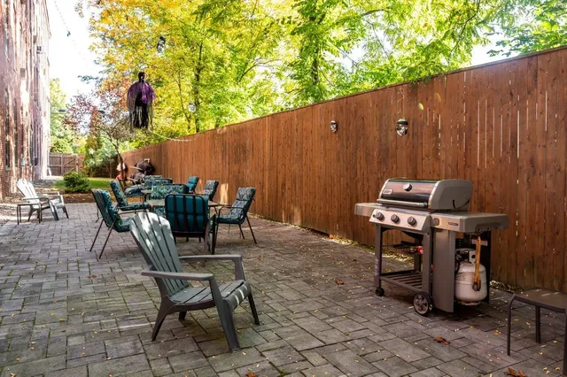 $2,000 | 156 Front Street, Unit 409, Exeter, NH 03833