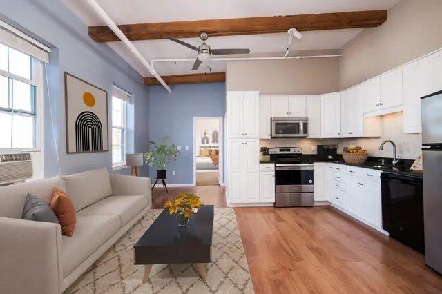 $2,000 | 156 Front Street, Unit 409, Exeter, NH 03833