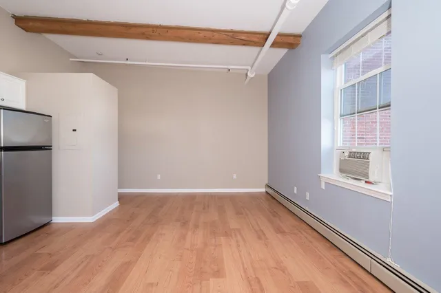 $2,000 | 156 Front Street, Unit 409, Exeter, NH 03833