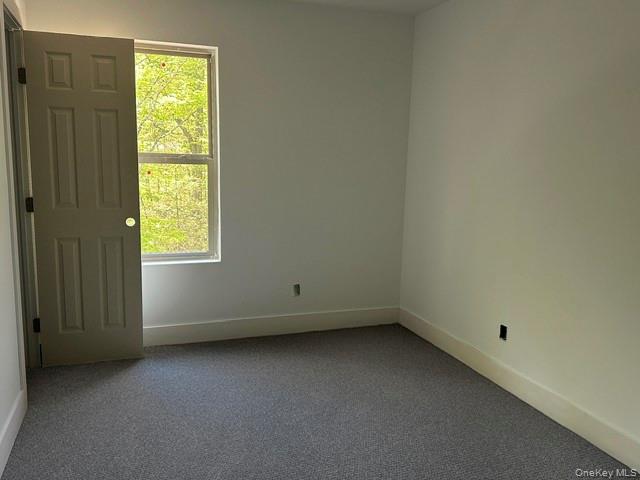 525 Mill Brook Drive Esopus, NY 12466 - Photo 7 of 17 an empty room with a window